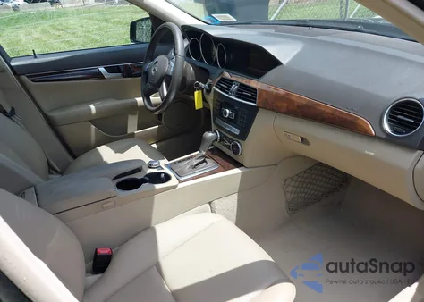 2014 Mercedes-Benz C 300 Luxury 4Matic/Sport 4Matic из США, поврежденный, VIN WDDGF8AB8EA931560